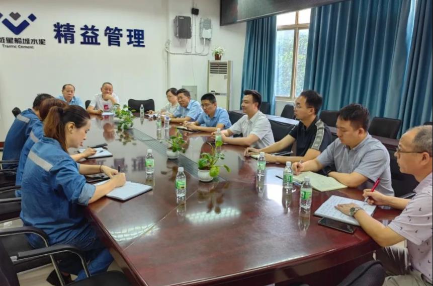 利州中专召开党建工作专题会议