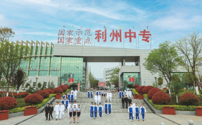 利州中专：“强基、固本、筑核”提速高质量发展