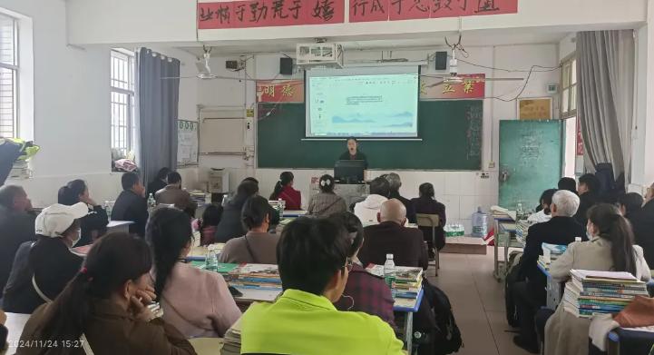 江华县职业中专学校对口升学部召开高一高二年级家长会