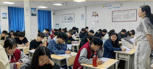 南充中专2025年春季学期期中考试圆满结束