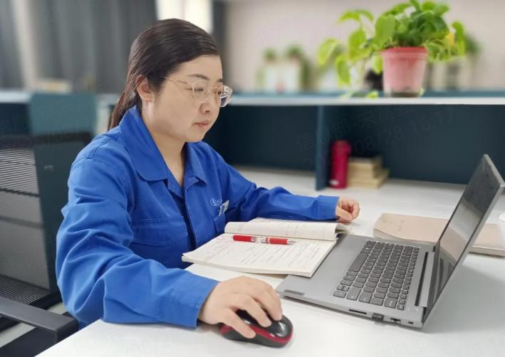 匠心在左 时光在右——记陕汽技校讲台守望者苟佳颖