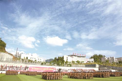 2019彭水苗族土家族自治县职业教育中心收费标准，报名费多少